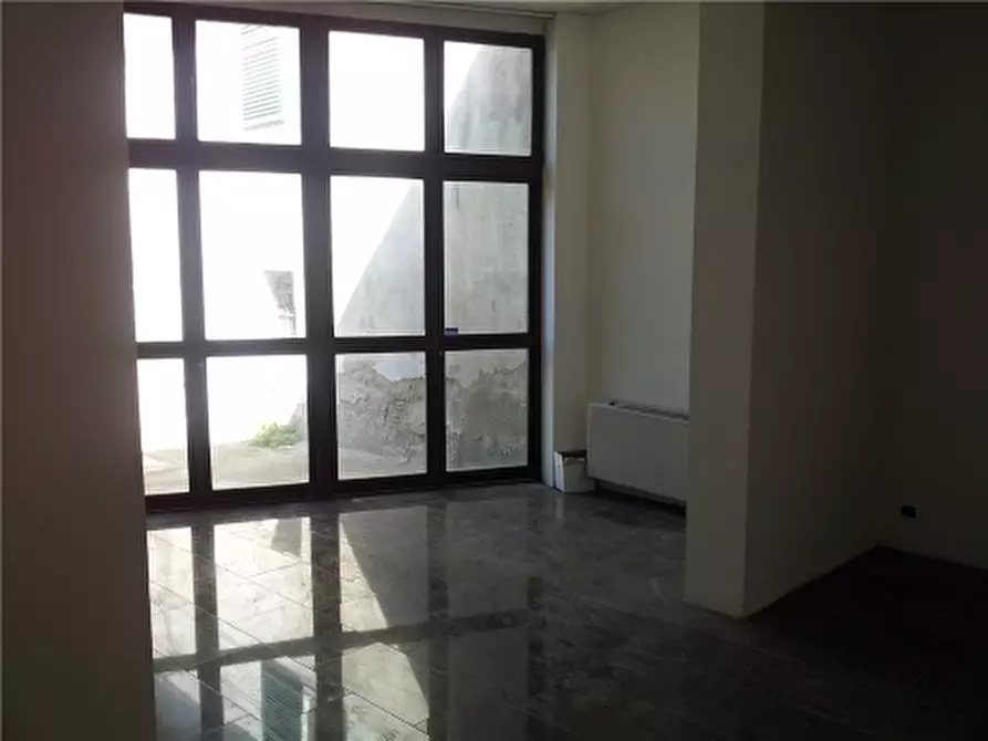 Immagine 5 di Negozio in affitto  a Empoli