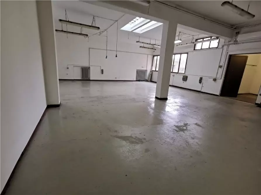 Immagine 2 di Negozio in vendita  a Vinci