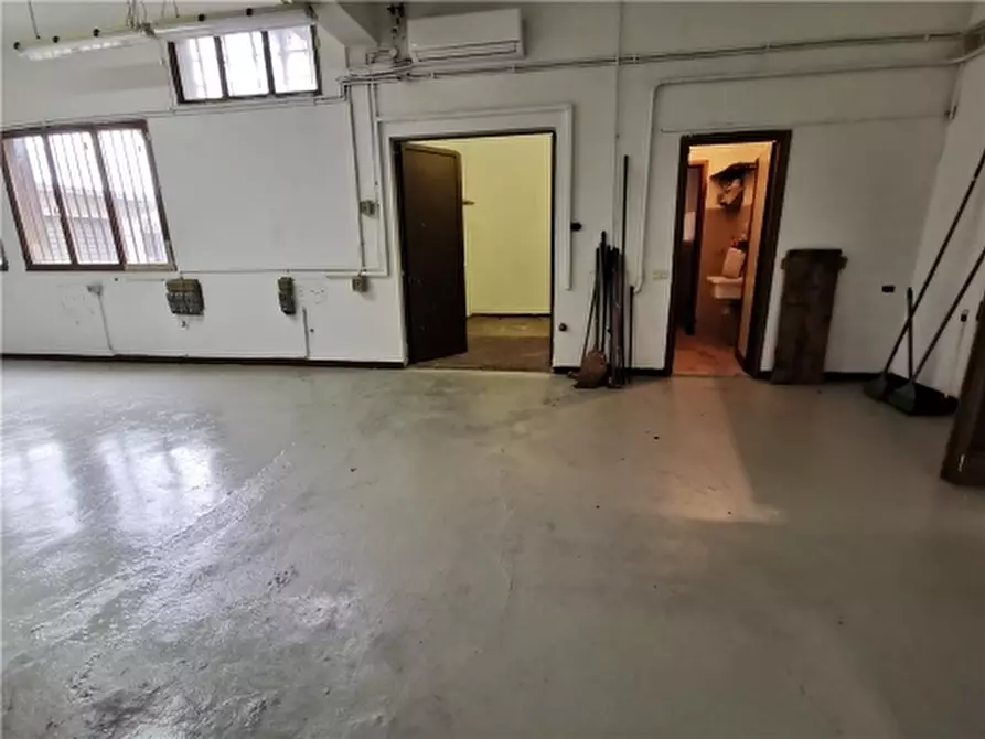 Immagine 3 di Negozio in vendita  a Vinci