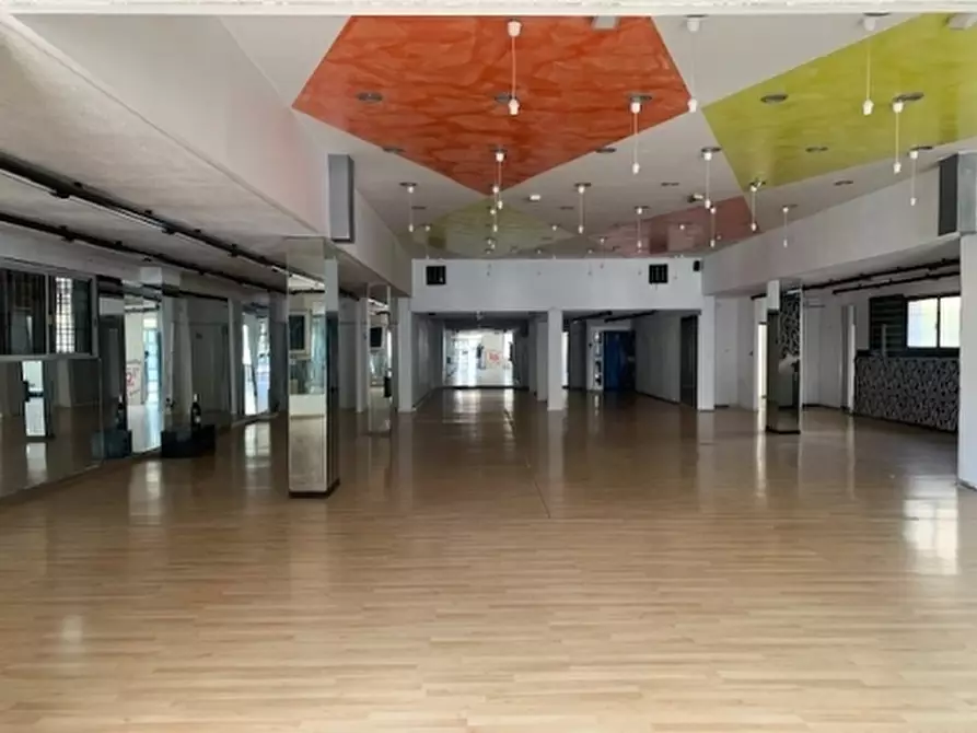 Immagine 1 di Negozio in vendita  a Santa Croce Sull'arno