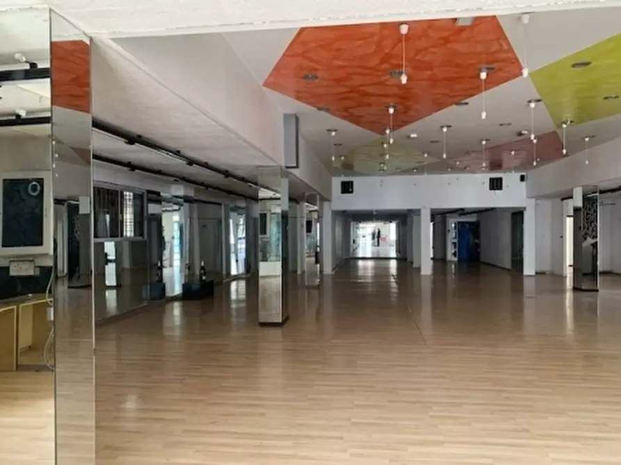 Immagine 2 di Negozio in vendita  a Santa Croce Sull'arno