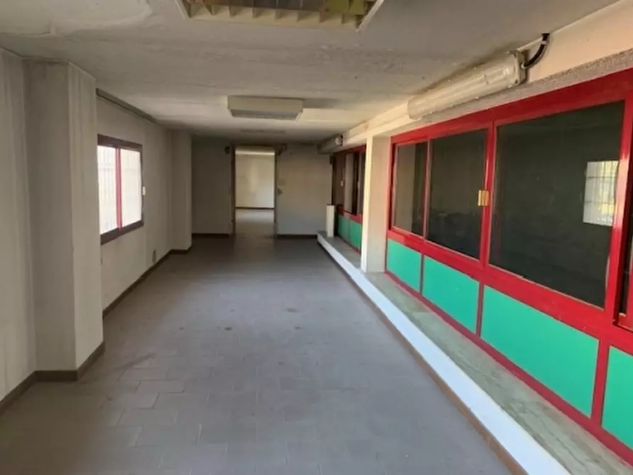 Immagine 4 di Negozio in vendita  a Santa Croce Sull'arno