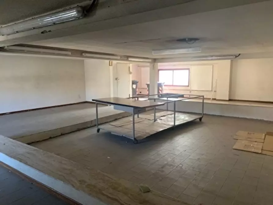 Immagine 5 di Negozio in vendita  a Santa Croce Sull'arno