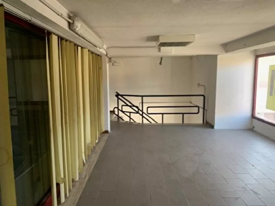 Immagine 6 di Negozio in vendita  a Santa Croce Sull'arno