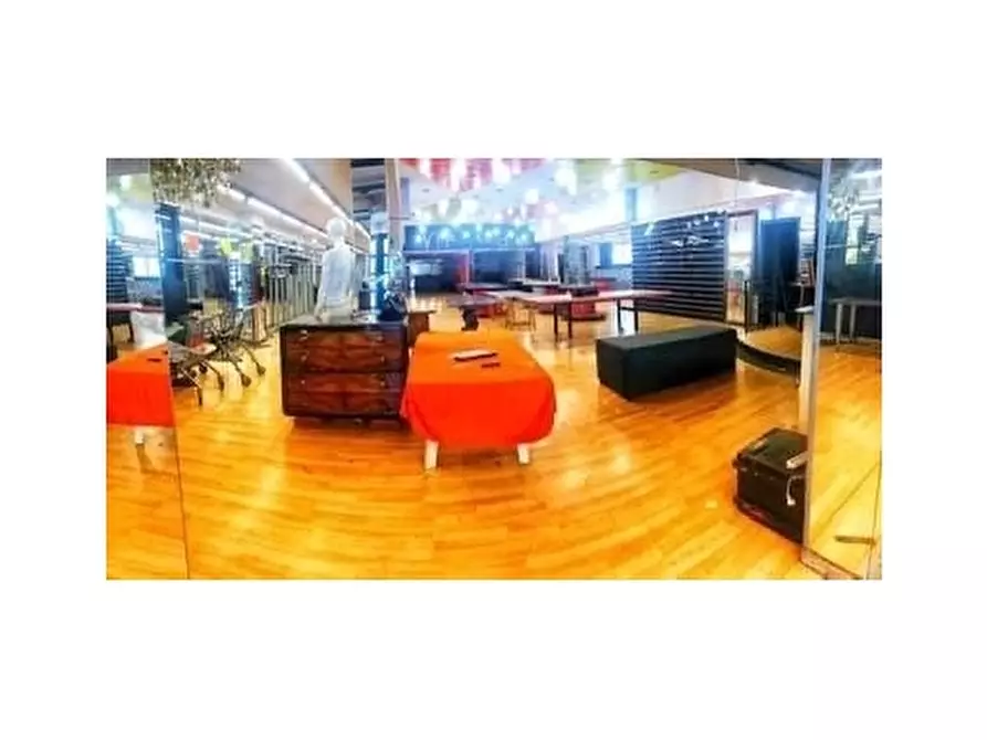 Immagine 9 di Negozio in vendita  a Santa Croce Sull'arno