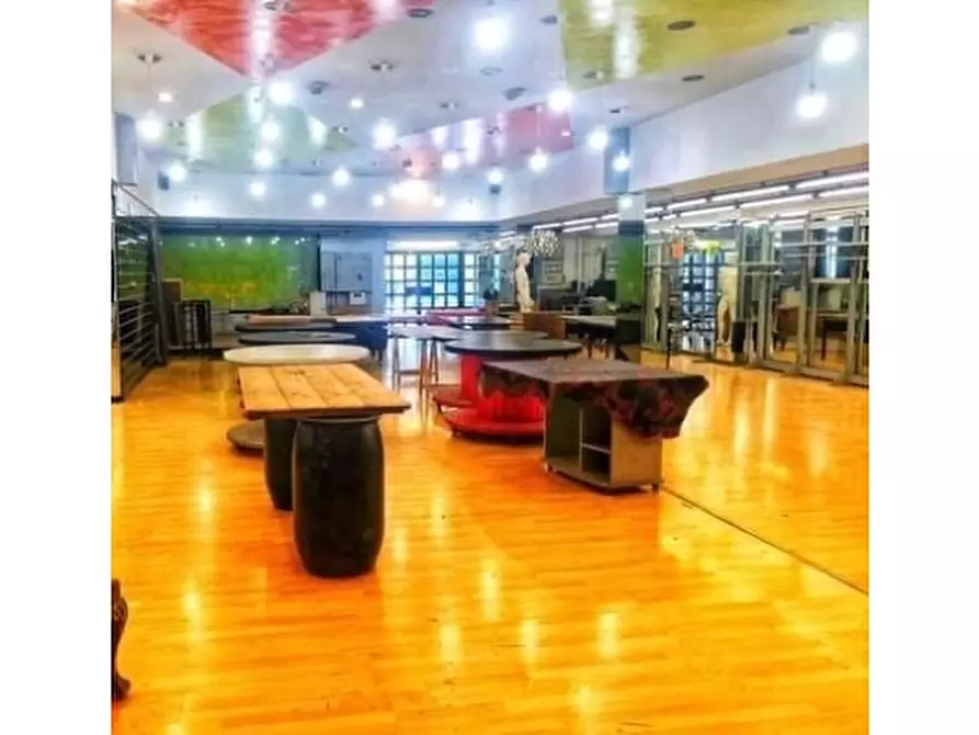 Immagine 10 di Negozio in vendita  a Santa Croce Sull'arno