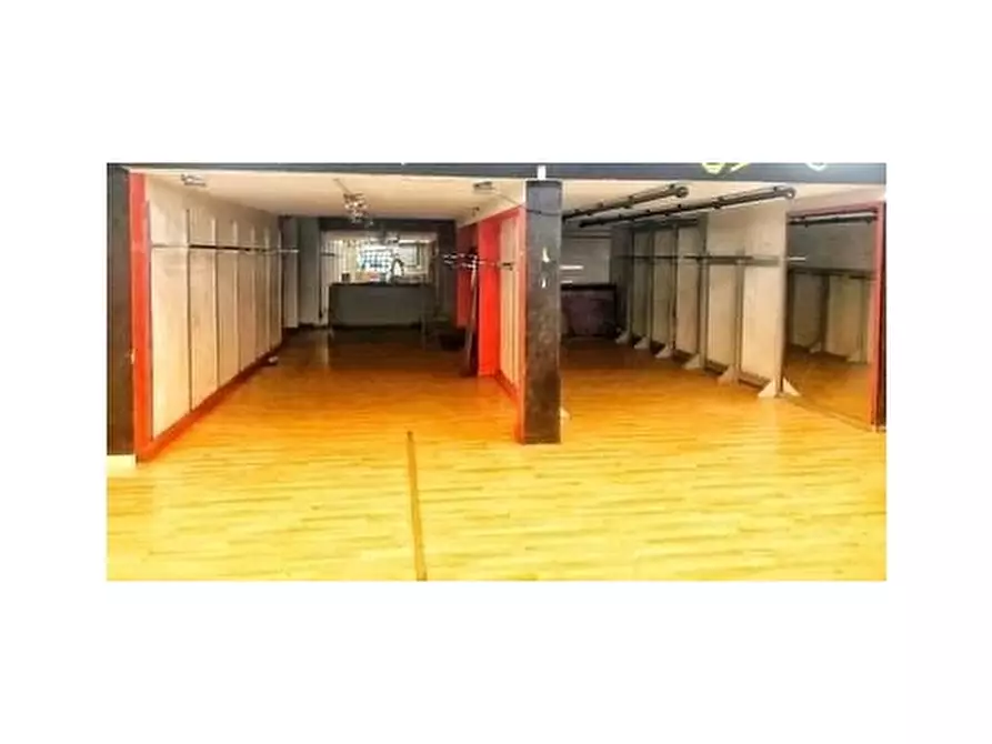 Immagine 12 di Negozio in vendita  a Santa Croce Sull'arno