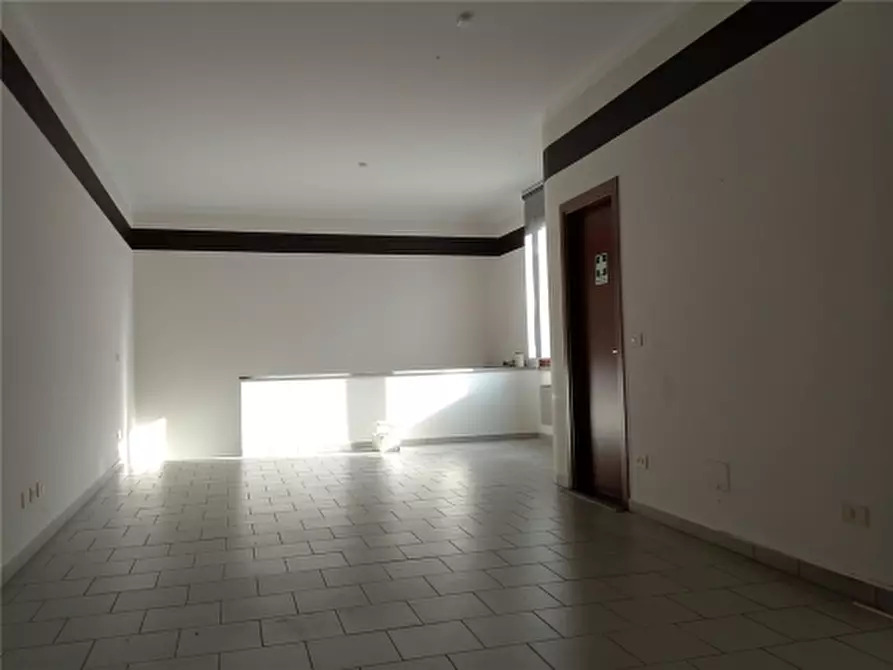 Immagine 8 di Negozio in affitto  a Empoli