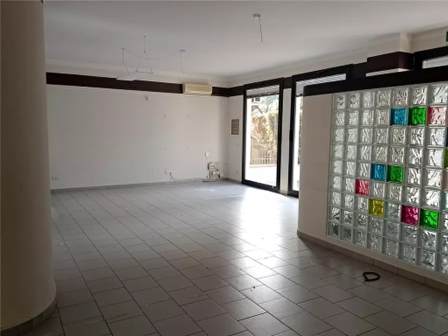 Immagine 9 di Negozio in affitto  a Empoli