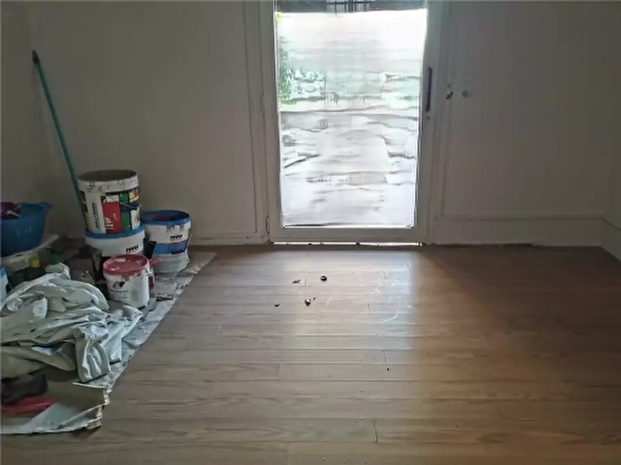 Immagine 4 di Negozio in vendita  a Empoli