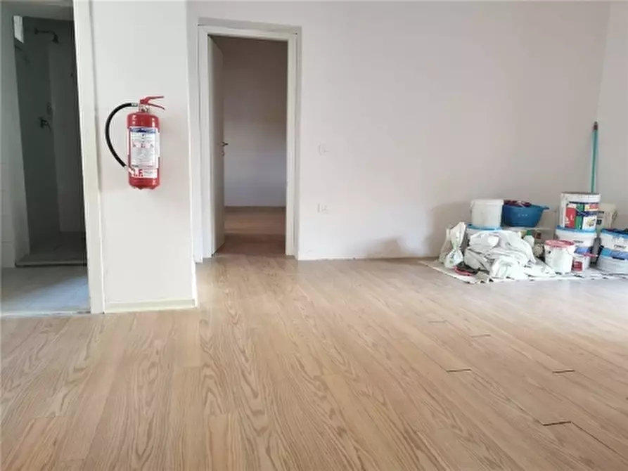 Immagine 5 di Negozio in vendita  a Empoli