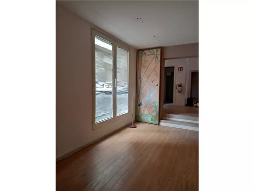 Immagine 6 di Negozio in vendita  a Empoli