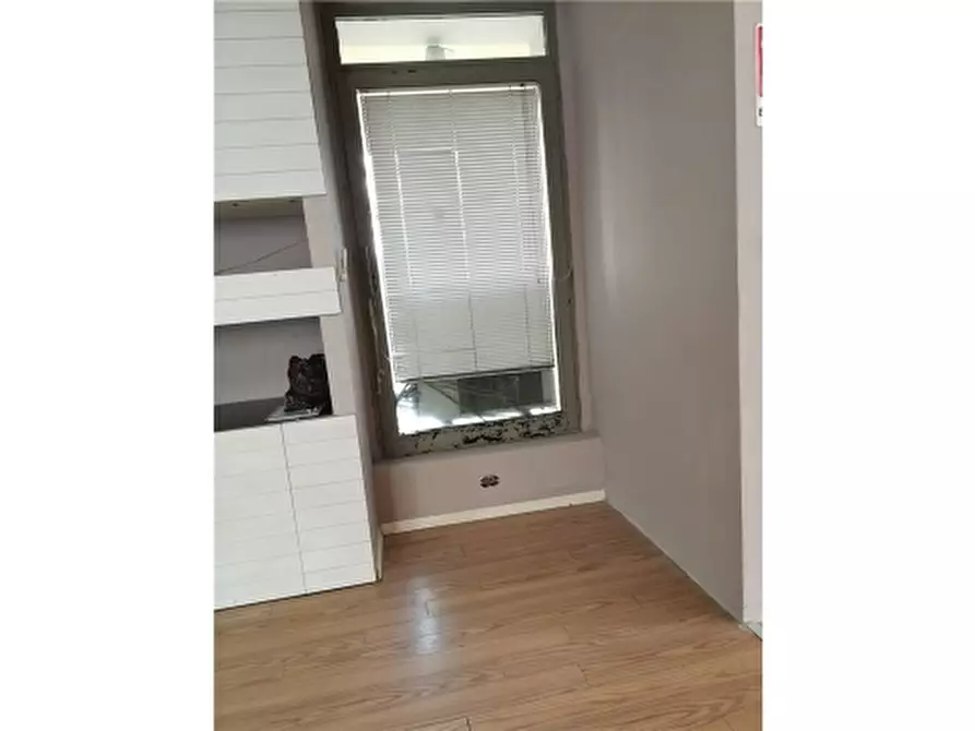 Immagine 7 di Negozio in vendita  a Empoli