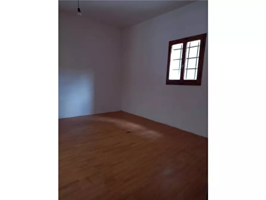 Immagine 18 di Negozio in vendita  a Empoli