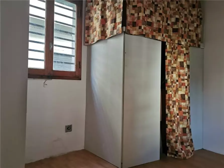 Immagine 20 di Negozio in vendita  a Empoli