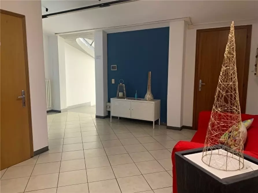 Immagine 6 di Negozio in affitto  a Empoli