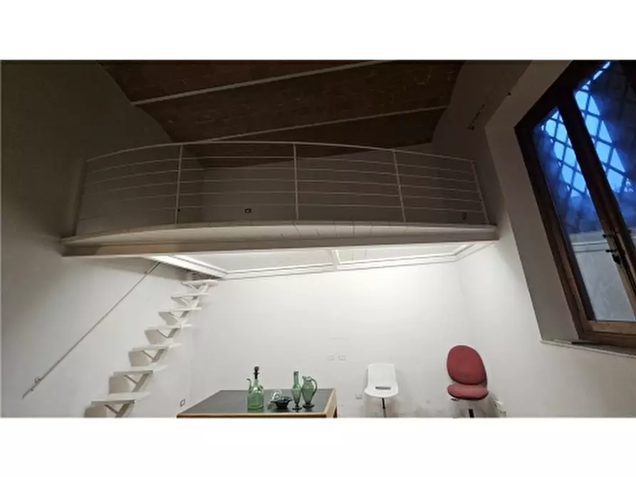 Immagine 1 di Negozio in affitto  a Empoli