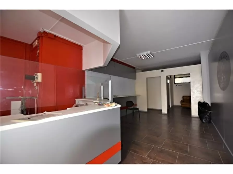 Immagine 3 di Negozio in vendita  a Vinci