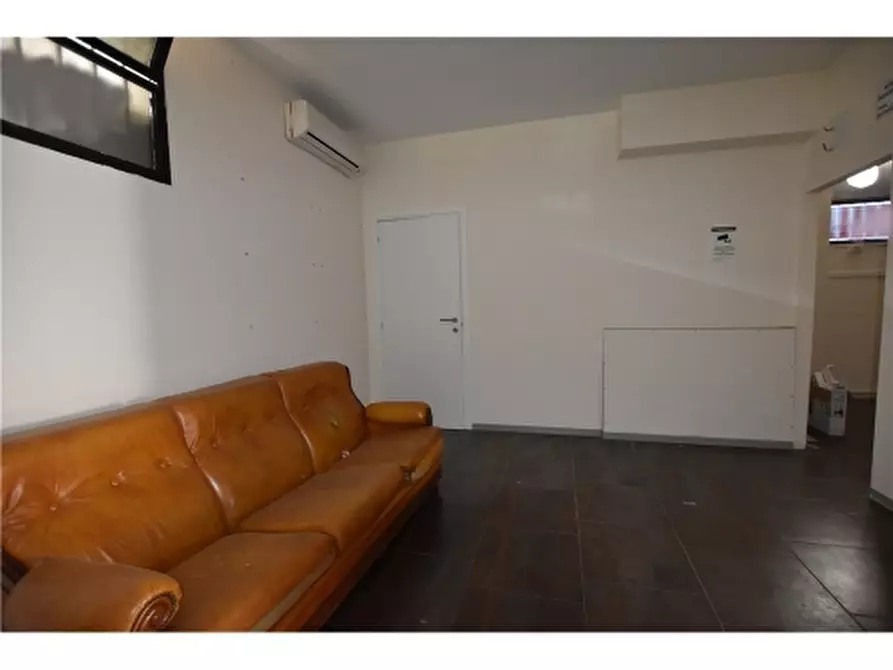 Immagine 4 di Negozio in vendita  a Vinci