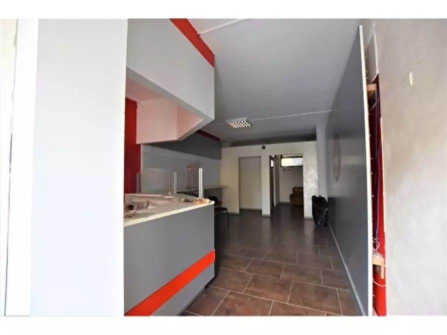 Immagine 5 di Negozio in vendita  a Vinci