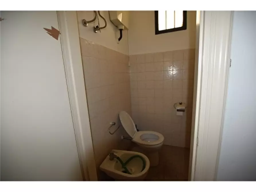 Immagine 7 di Negozio in vendita  a Vinci