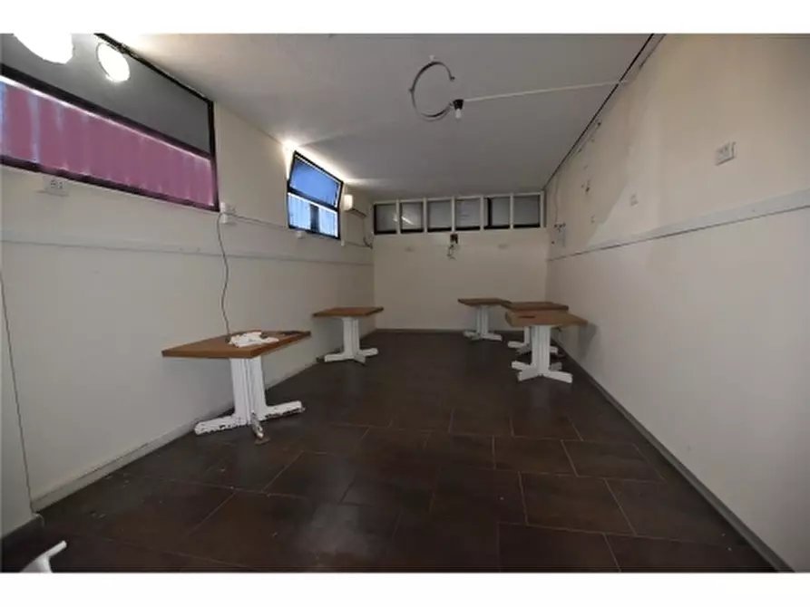 Immagine 13 di Negozio in vendita  a Vinci