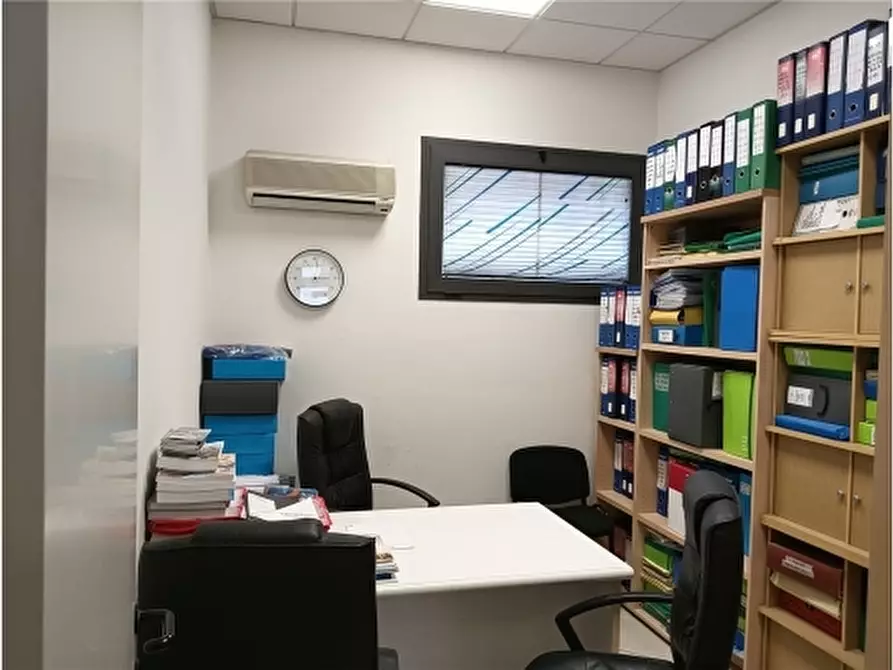 Immagine 3 di Negozio in vendita  a Empoli