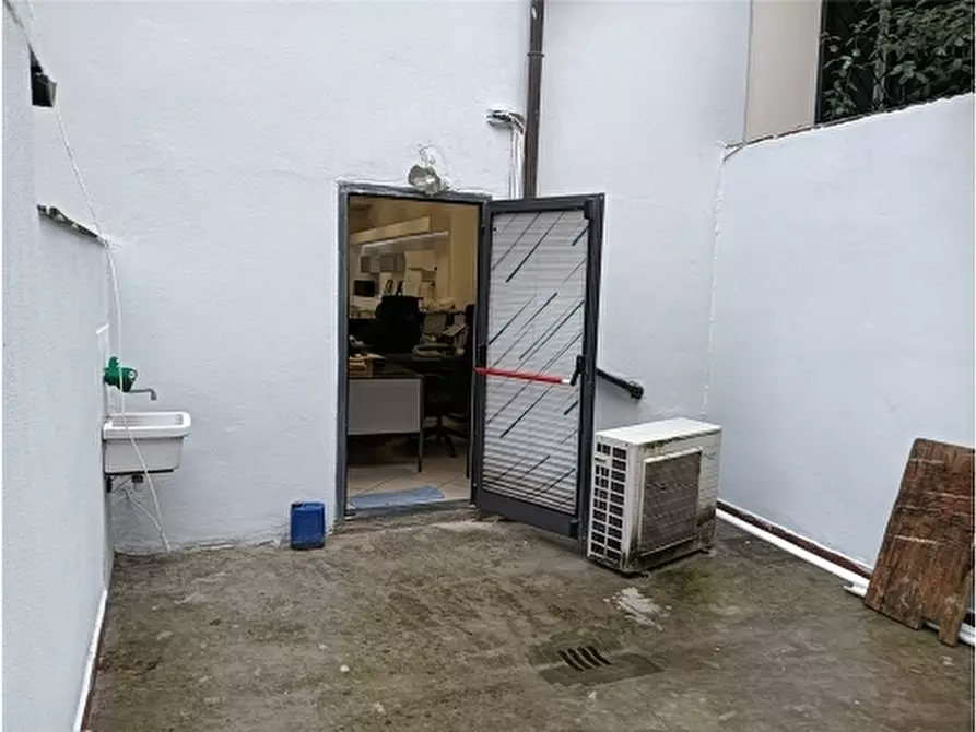 Immagine 4 di Negozio in vendita  a Empoli