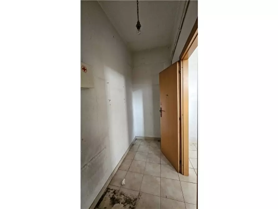 Immagine 3 di Negozio in vendita  a Empoli