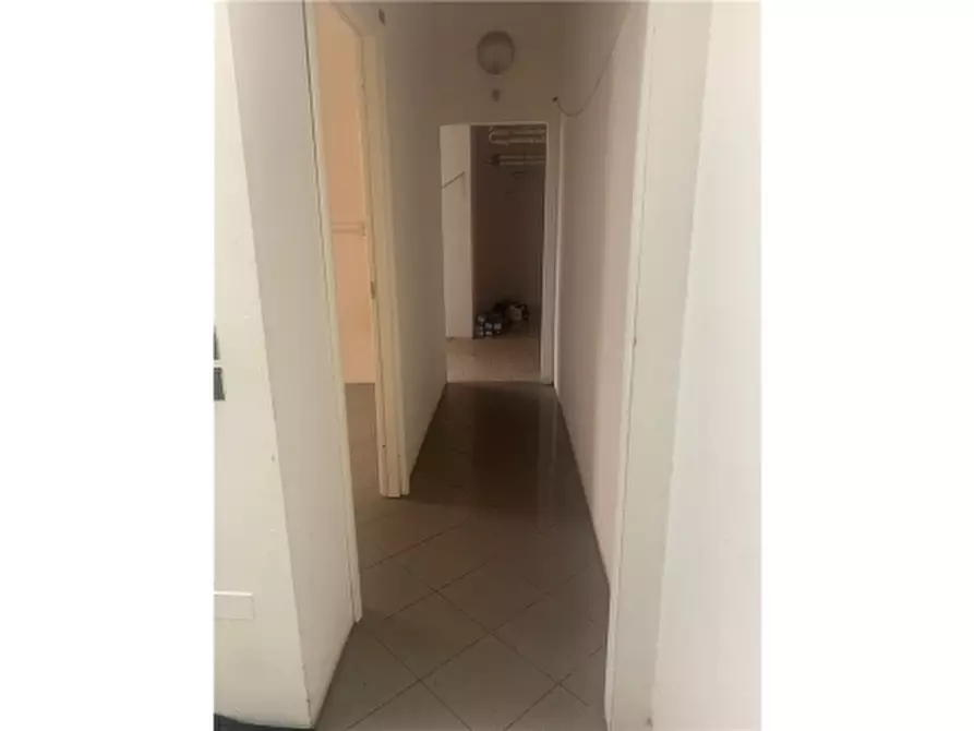 Immagine 3 di Negozio in affitto  a Empoli