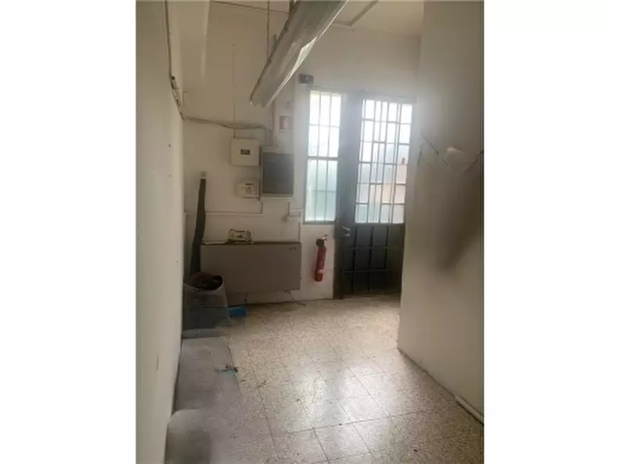 Immagine 5 di Negozio in affitto  a Empoli