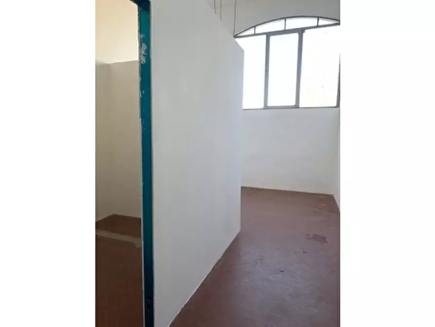 Immagine 5 di Magazzino in affitto  a Empoli