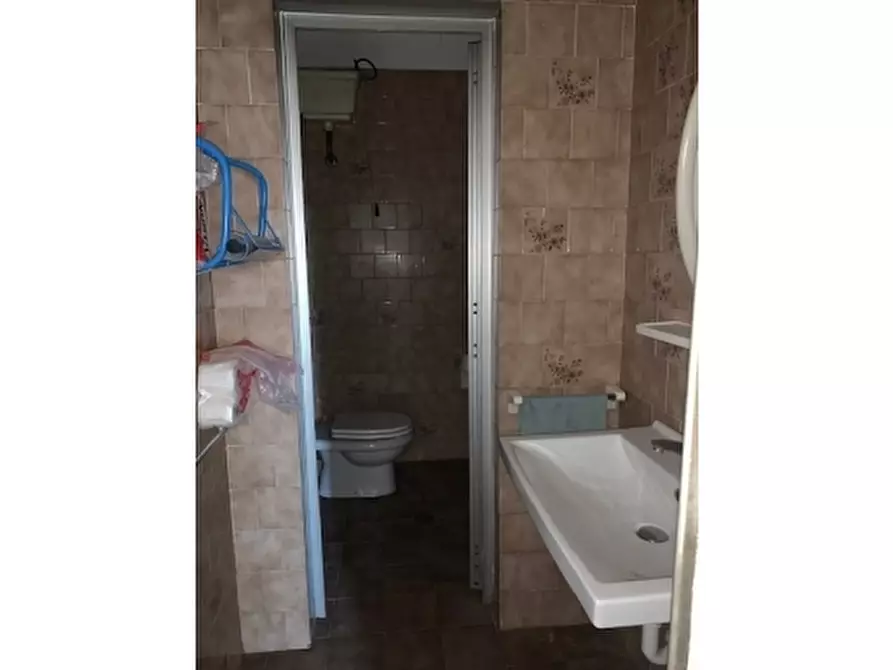 Immagine 6 di Magazzino in affitto  a Empoli