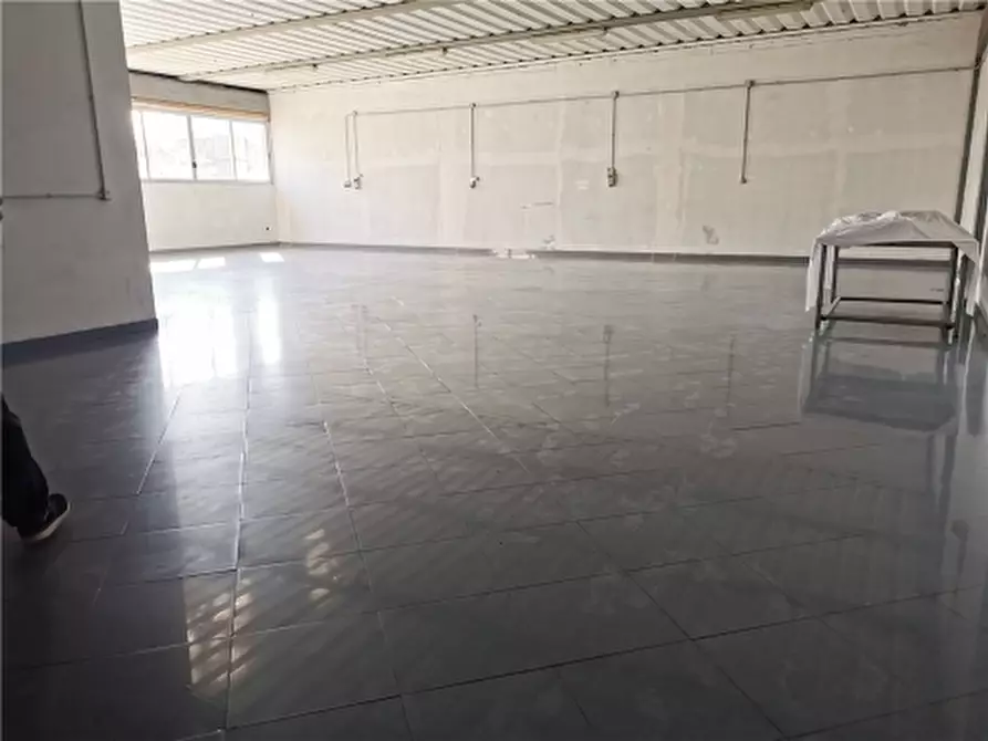 Immagine 2 di Magazzino in vendita  a Vinci