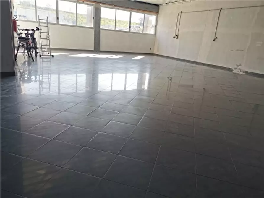 Immagine 3 di Magazzino in vendita  a Vinci