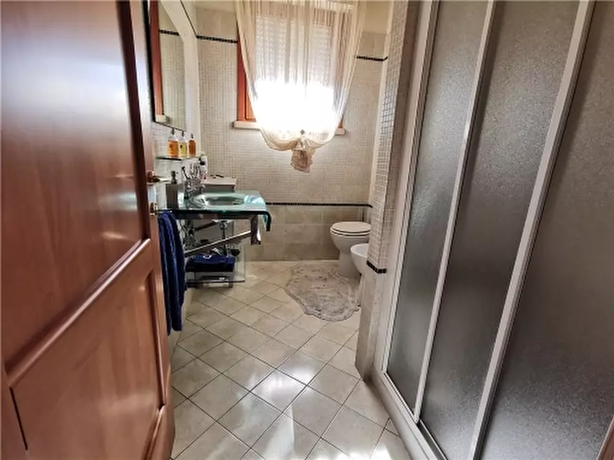 Immagine 10 di Magazzino in vendita  a Vinci