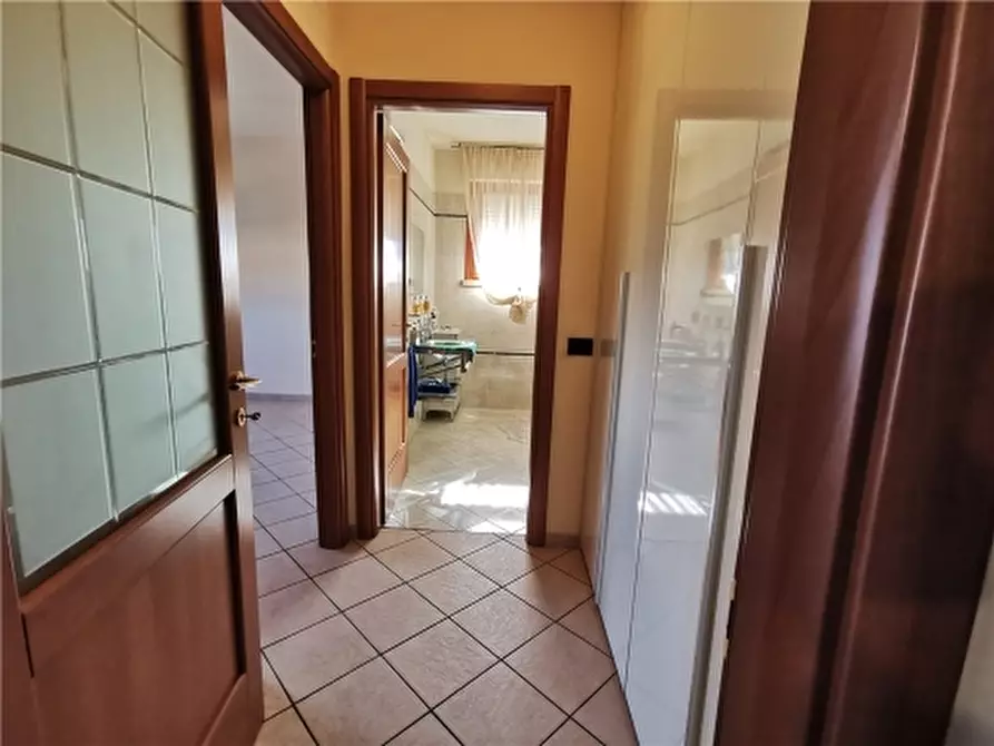 Immagine 12 di Magazzino in vendita  a Vinci