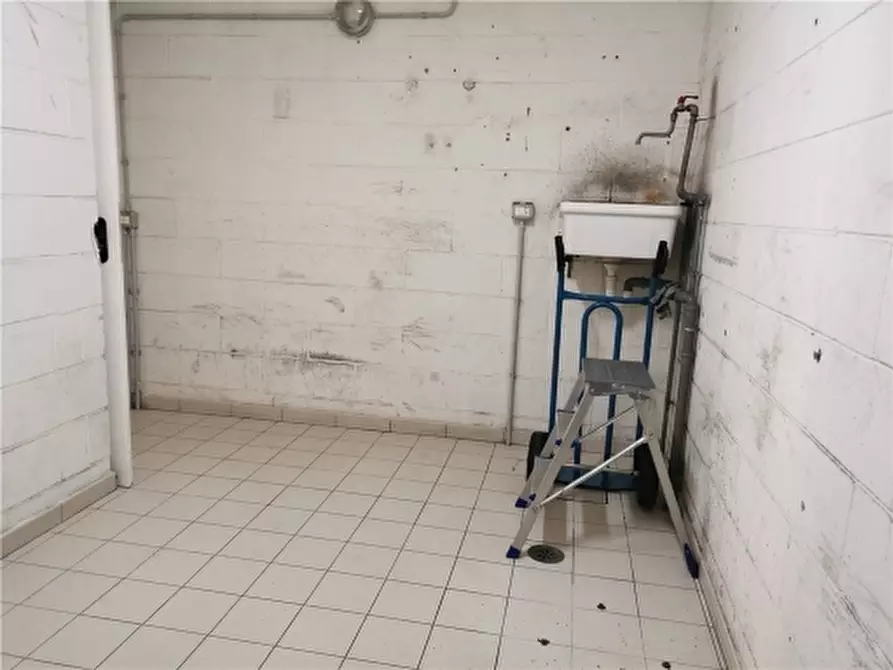 Immagine 15 di Magazzino in vendita  a Vinci