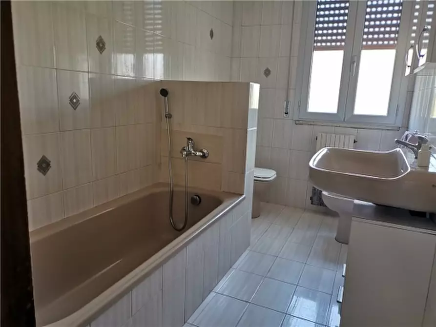 Immagine 28 di Magazzino in vendita  a Vinci