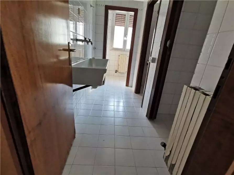 Immagine 34 di Magazzino in vendita  a Vinci