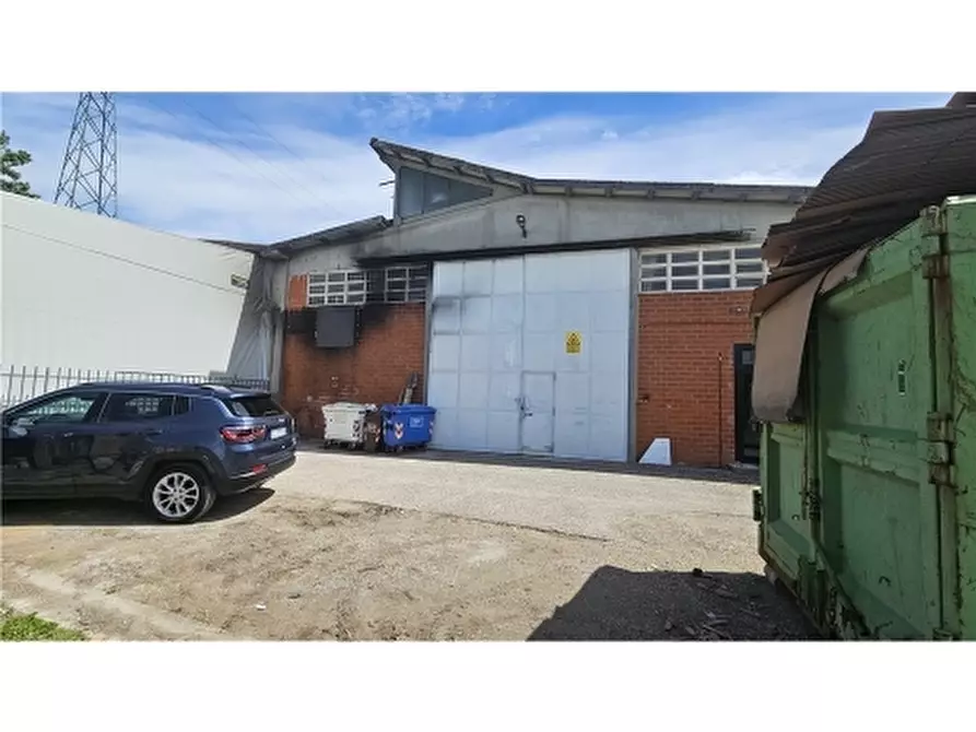 Immagine 2 di Magazzino in vendita  a Empoli