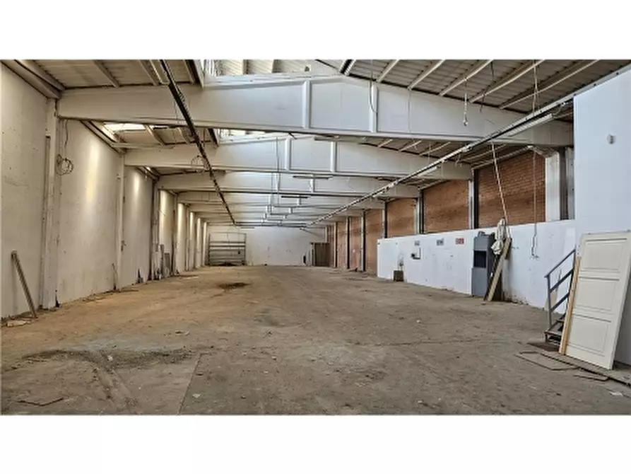 Immagine 3 di Magazzino in vendita  a Empoli