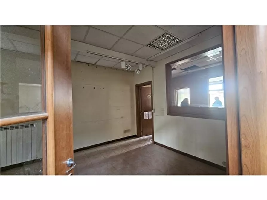 Immagine 8 di Magazzino in vendita  a Empoli