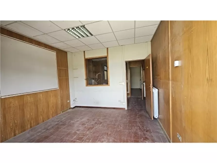 Immagine 10 di Magazzino in vendita  a Empoli