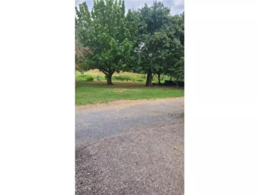 Immagine 3 di Magazzino in vendita  a Lamporecchio