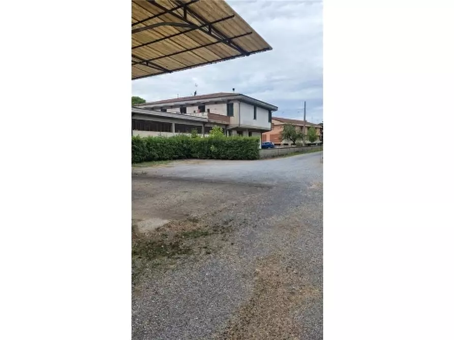 Immagine 5 di Magazzino in vendita  a Lamporecchio