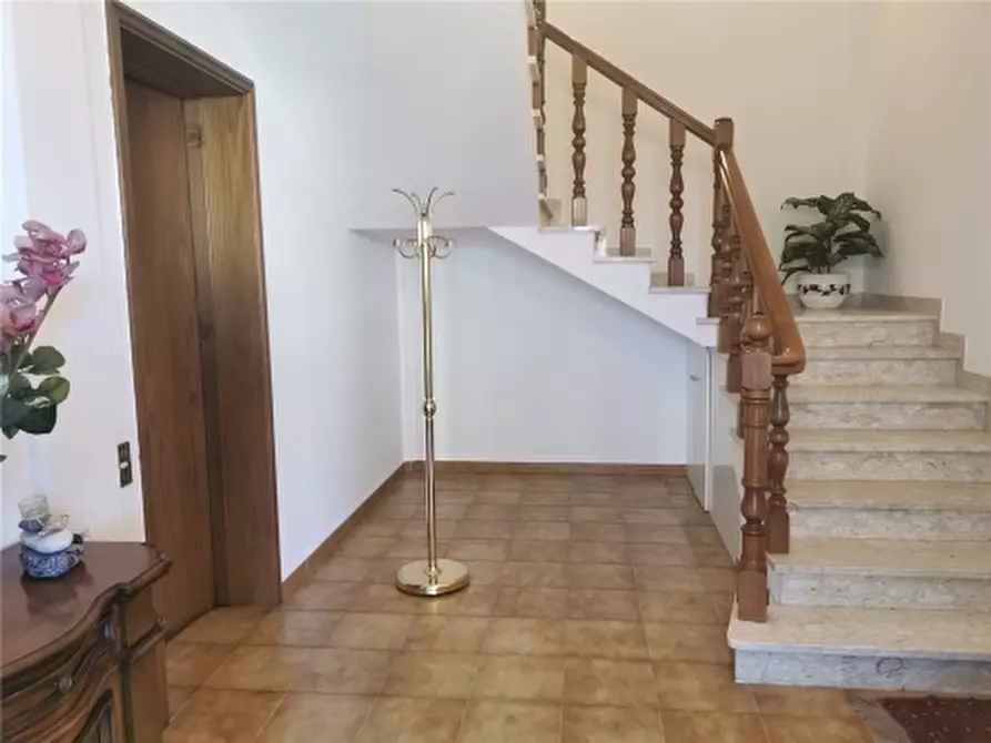 Immagine 6 di Magazzino in vendita  a Empoli