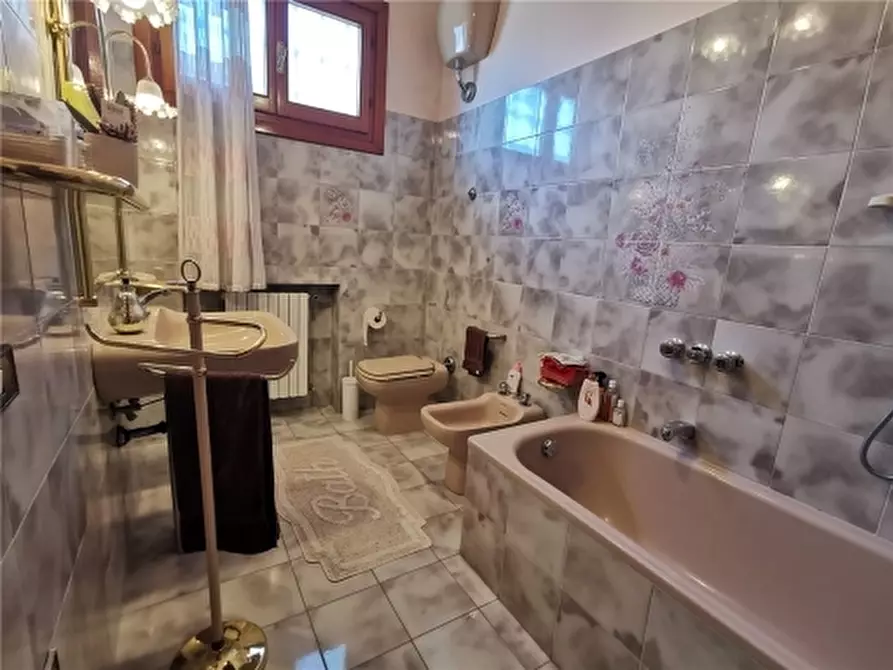 Immagine 16 di Magazzino in vendita  a Empoli