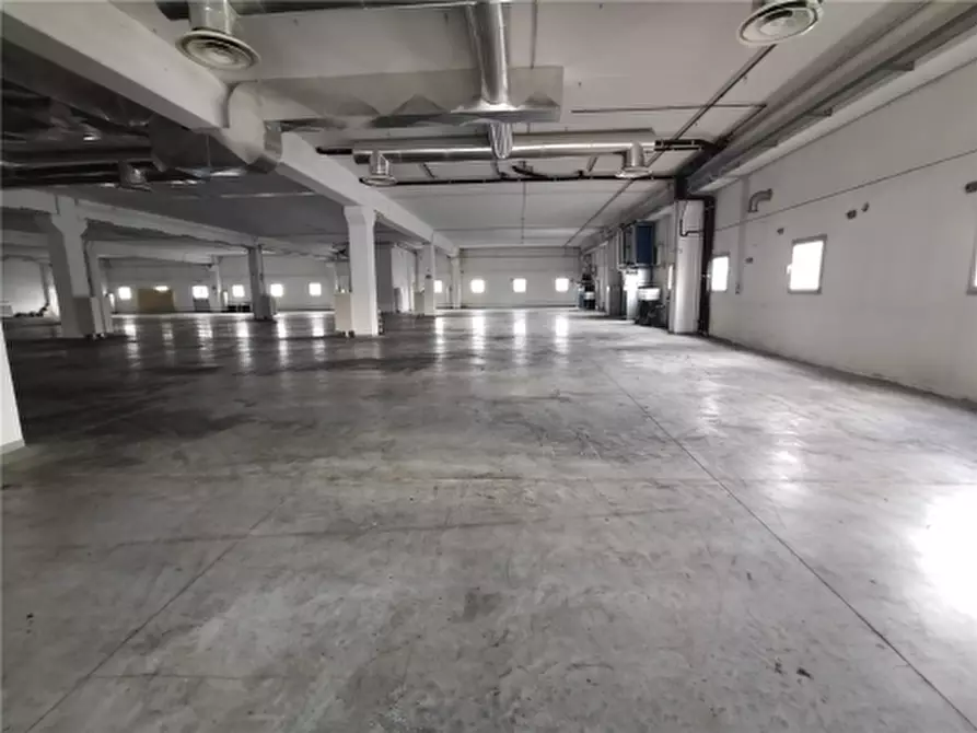 Immagine 1 di Magazzino in affitto  a Vinci