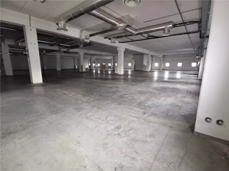 Immagine 2 di Magazzino in affitto  a Vinci